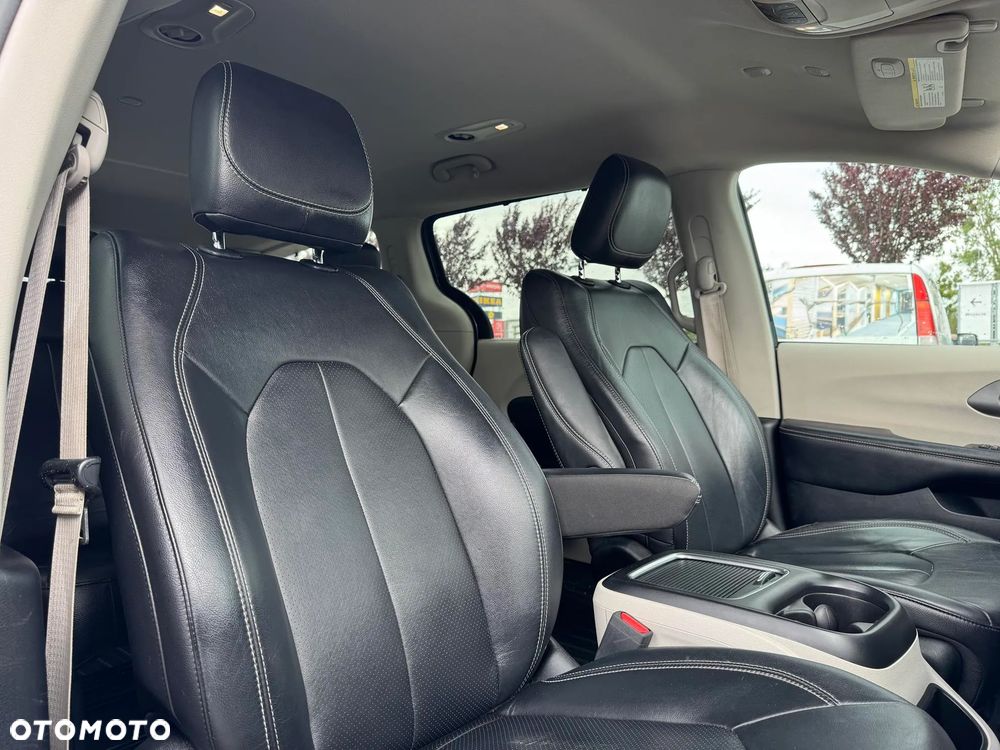 Chrysler Pacifica - 14