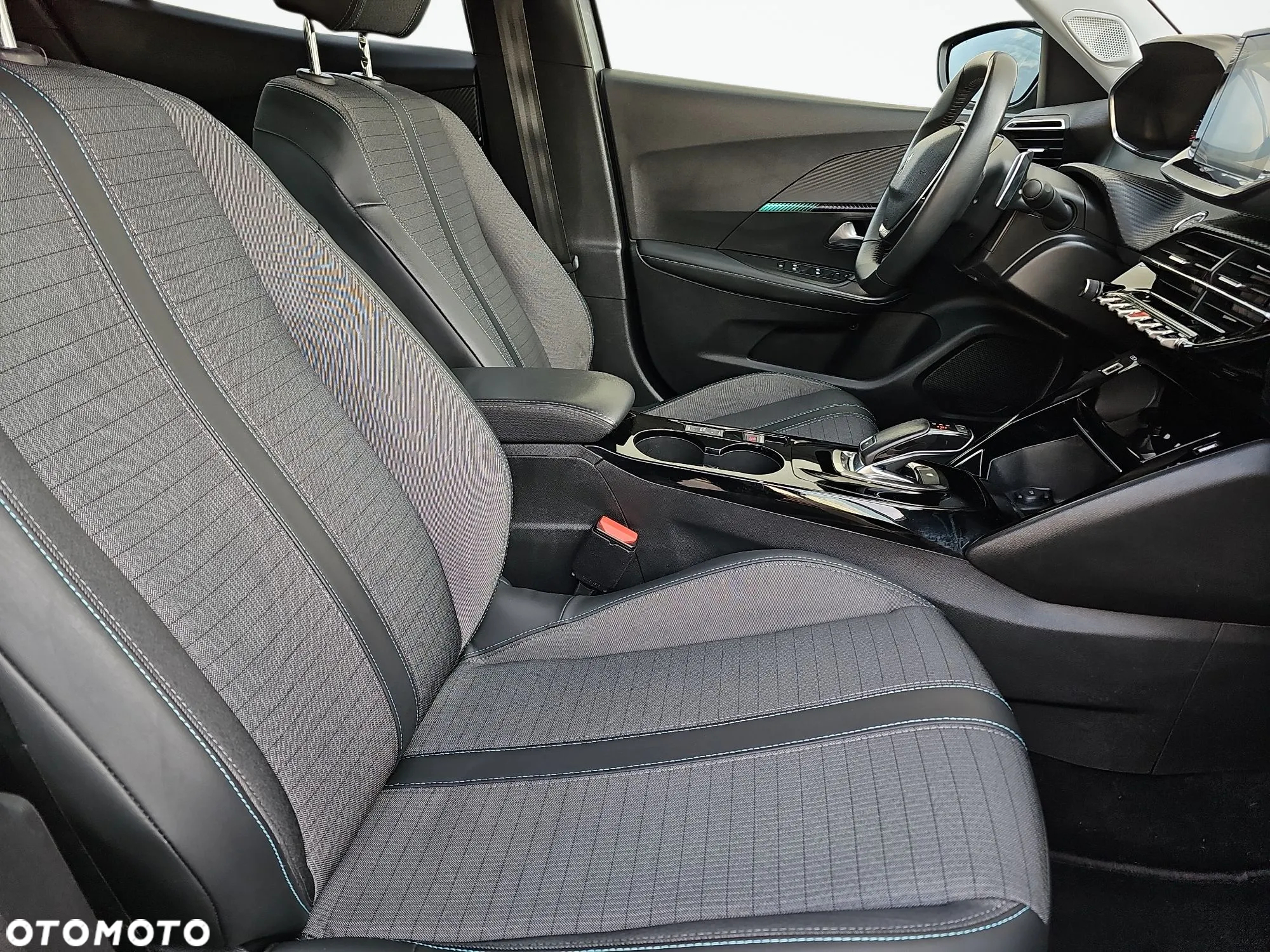 Peugeot 2008 PureTech 130 EAT8 Allure Pack - 13