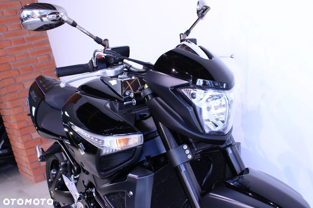 Suzuki GSX - 19