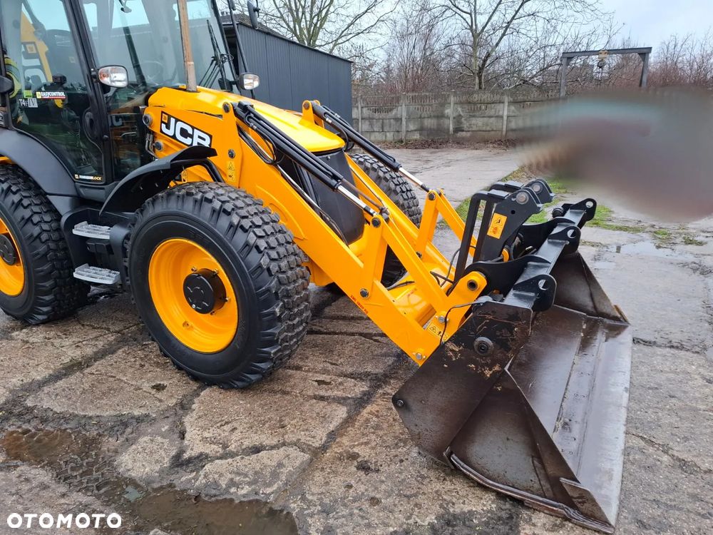 JCB 4CX - 11