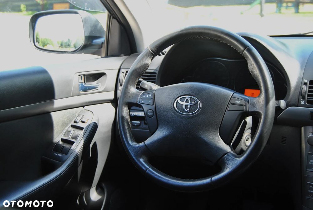 Toyota Avensis 1.8 VVT-i Automatik Sol - 10