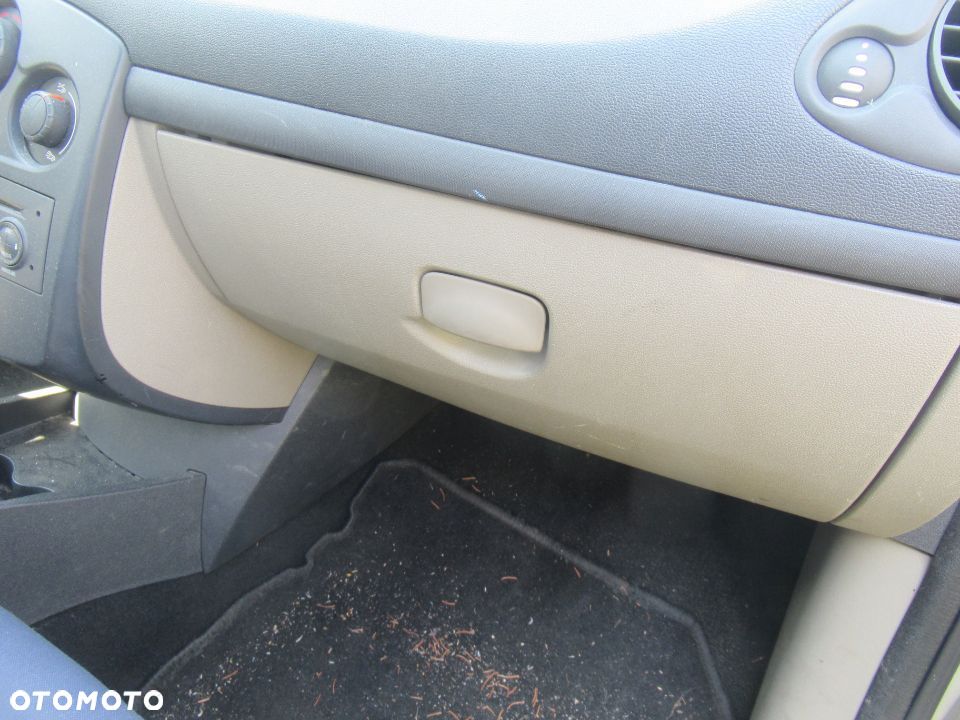 RENAULT CLIO III SCHOWEK - 1