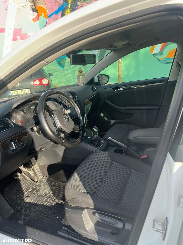 Volkswagen Jetta 2.0 TDI Comfortline - 4