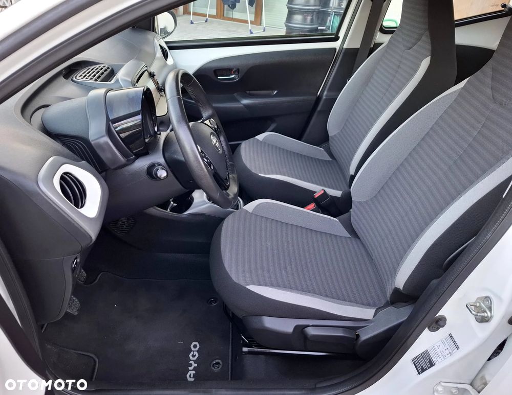 Toyota Aygo x-play connect - 4