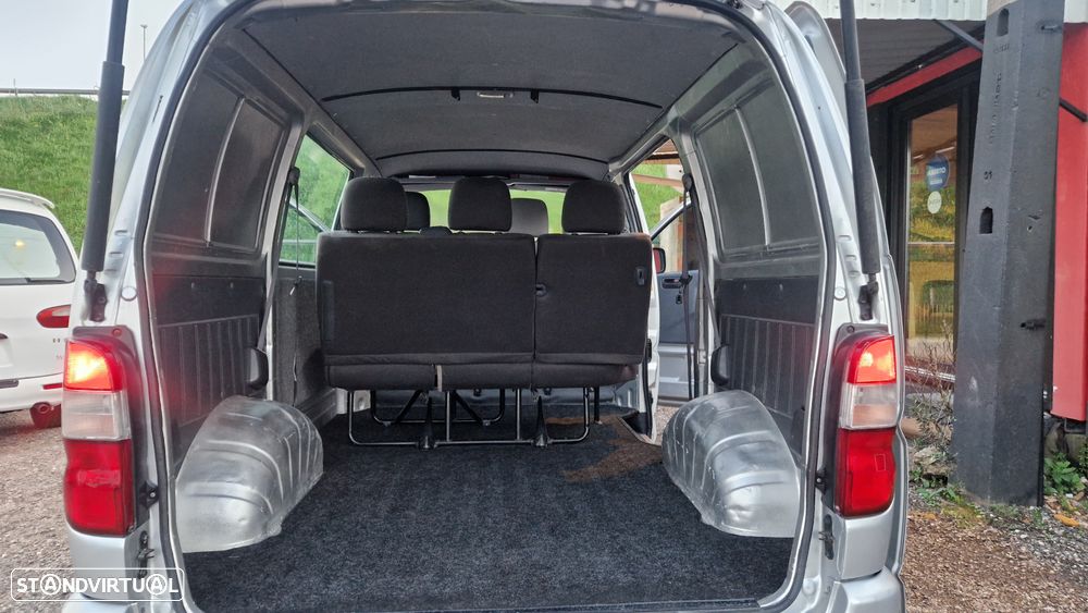 Toyota HiAce 2.5 D-4D C. Service 2.6T - 16