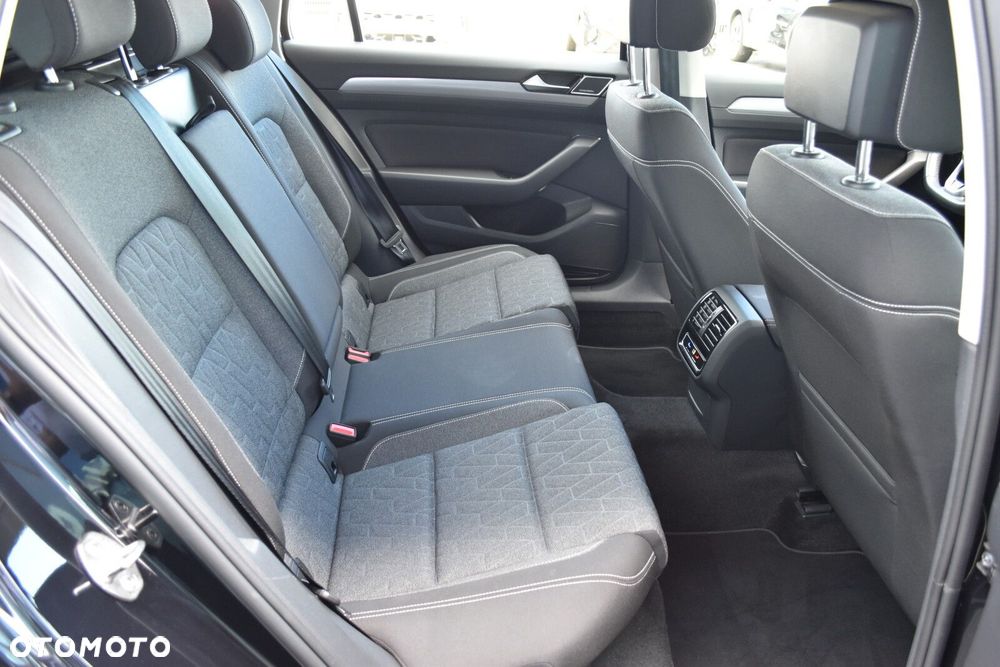 Volkswagen Passat - 35