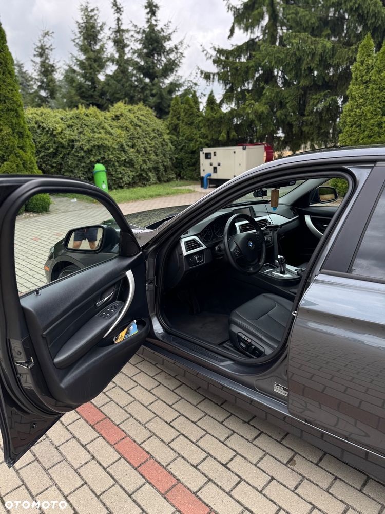 BMW Seria 3 328i - 15