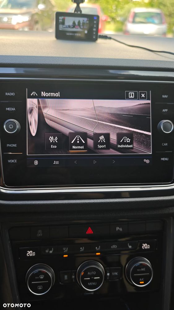 Volkswagen T-Roc - 15