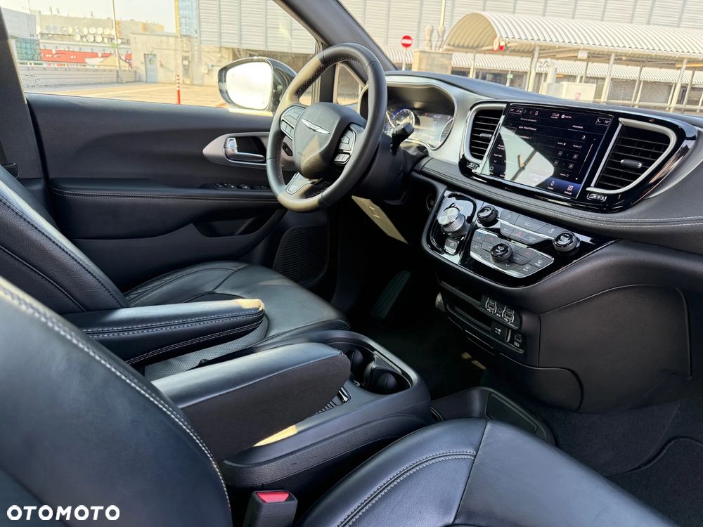Chrysler Pacifica - 2