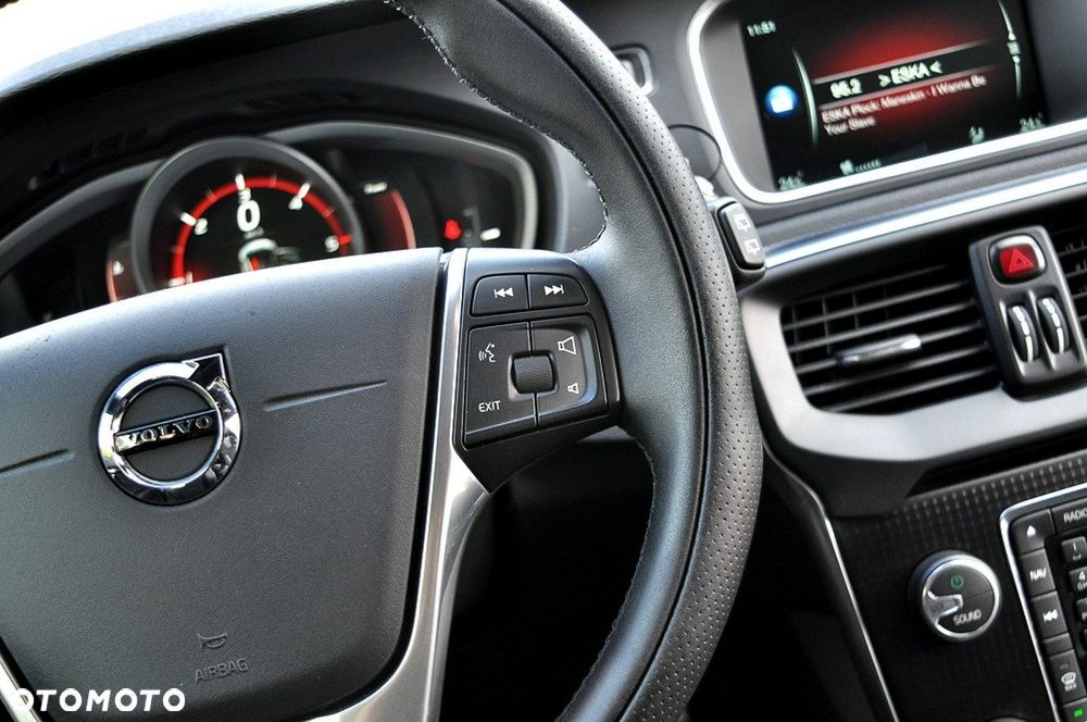 Volvo V40 D2 Drive-E R-Design Momentum - 20