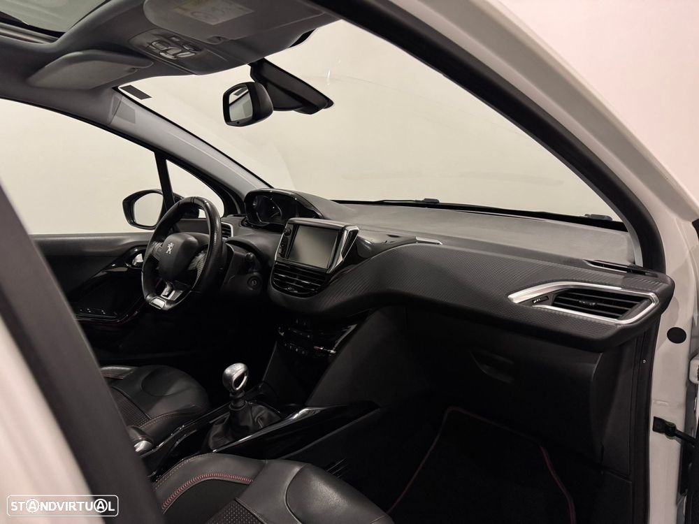 Peugeot 2008 1.6 BlueHDi GT Line - 29