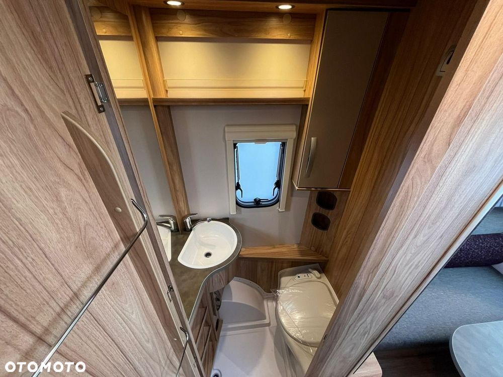 Hymer-Eriba Nova Light 442 - 21