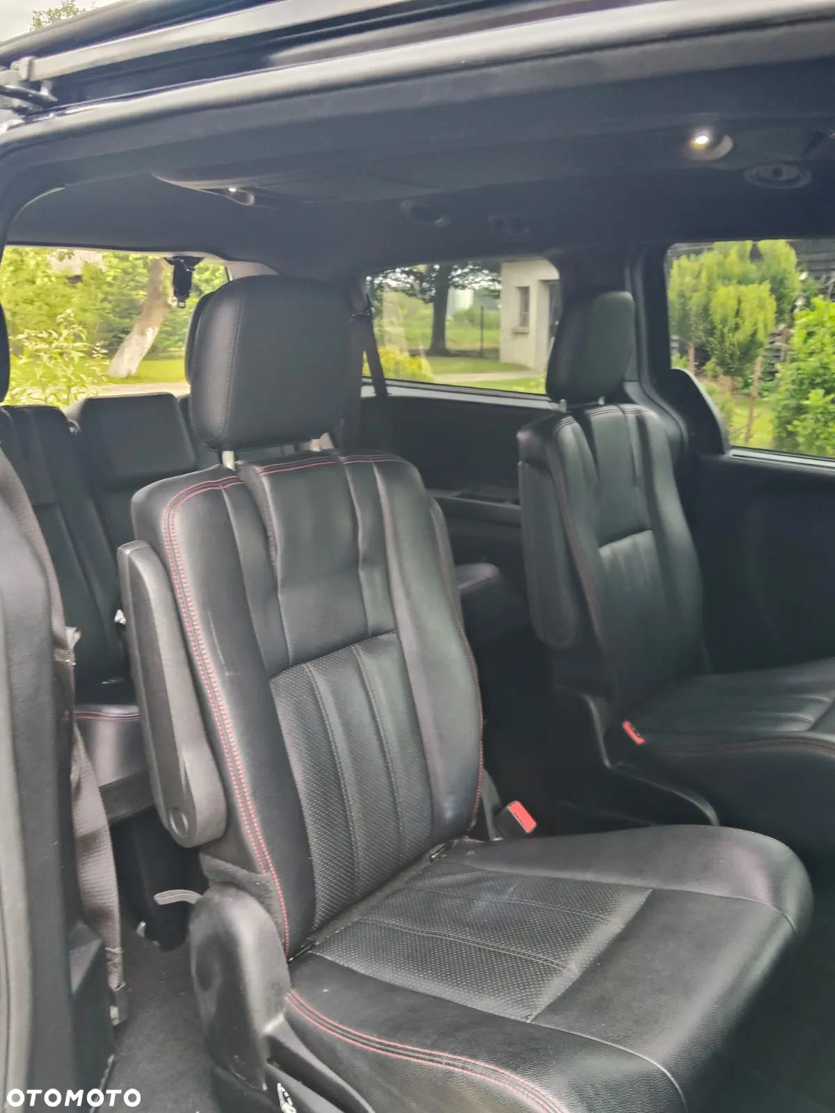 Dodge Grand Caravan - 11