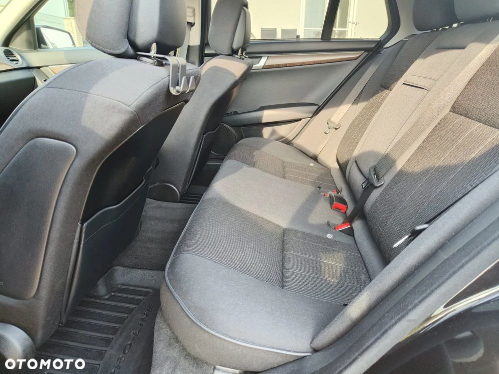 Mercedes-Benz Klasa C 250 CGI T Automatik BlueEFFICIENCY Elegance - 11