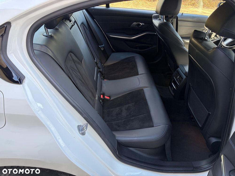 BMW Seria 3 318d M Sport - 28