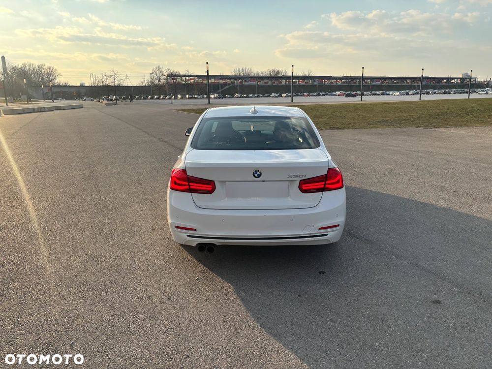 BMW Seria 3 330i Luxury Line sport - 9