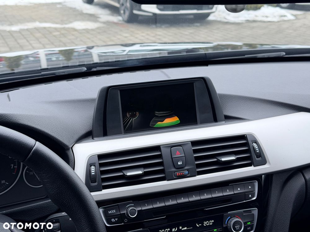 BMW Seria 3 318i - 20