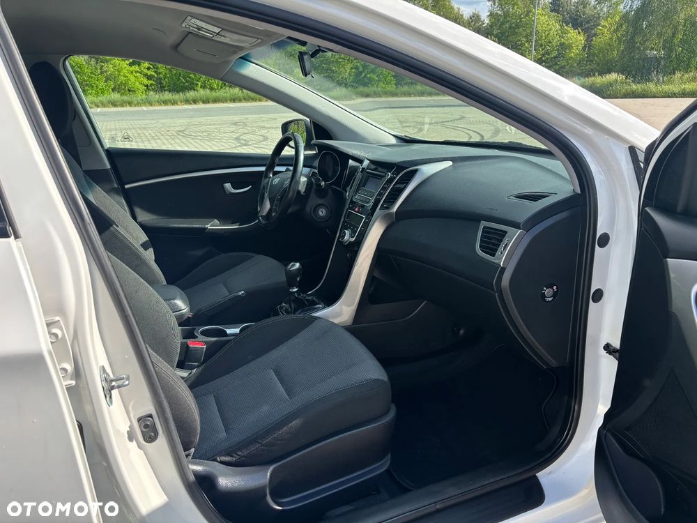 Hyundai i30 blue 1.6 CRDi Passion - 15