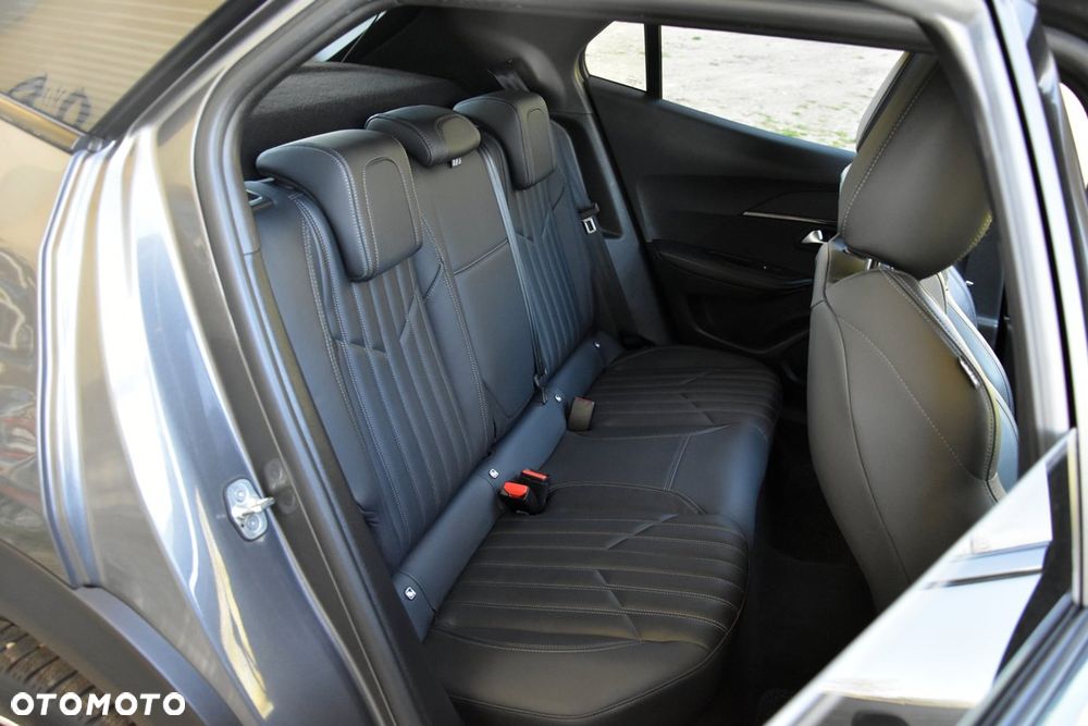 Peugeot 2008 PureTech 130 EAT8 GT - 20