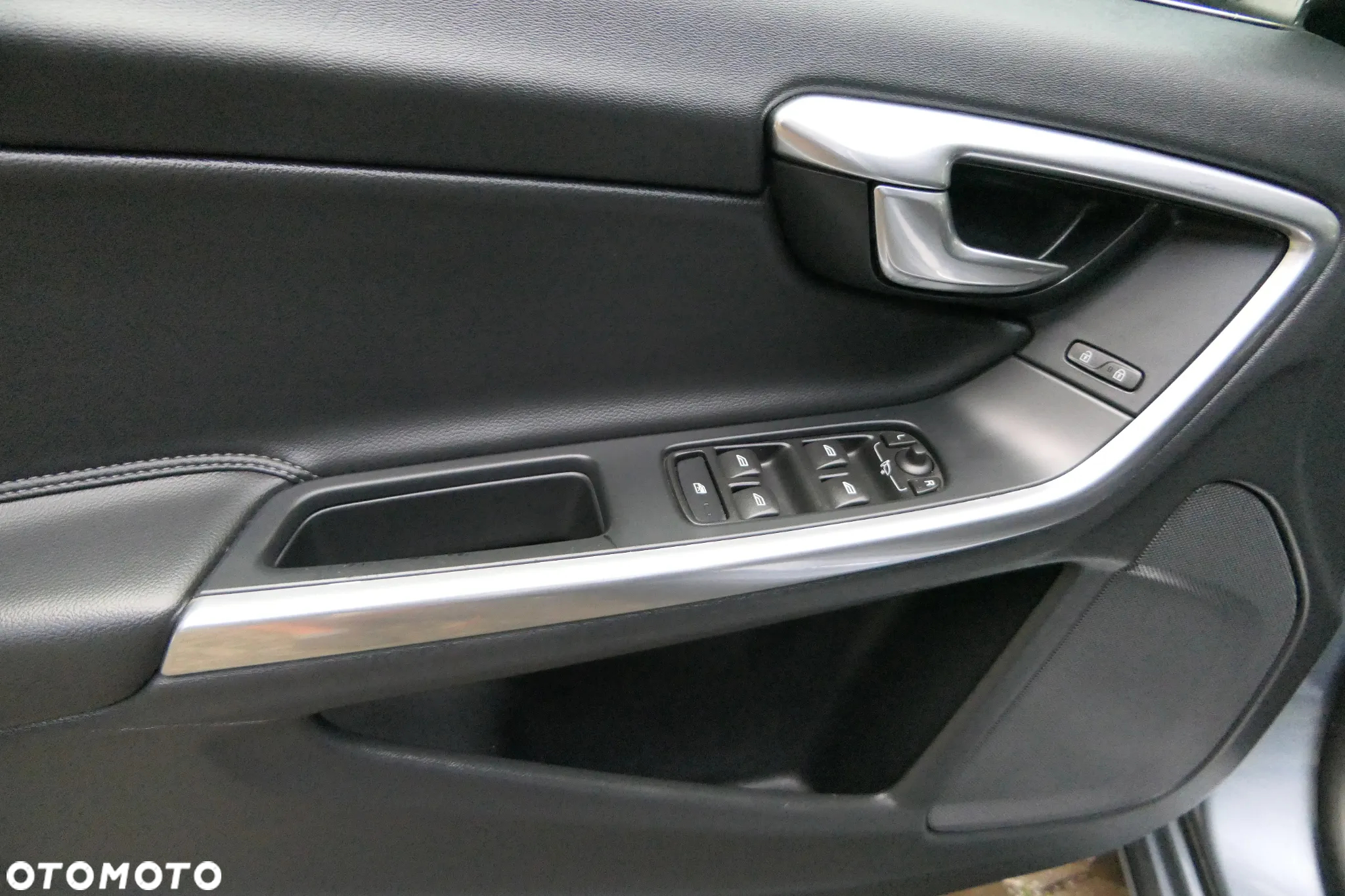 Volvo S60 D3 Drive-E Momentum - 31