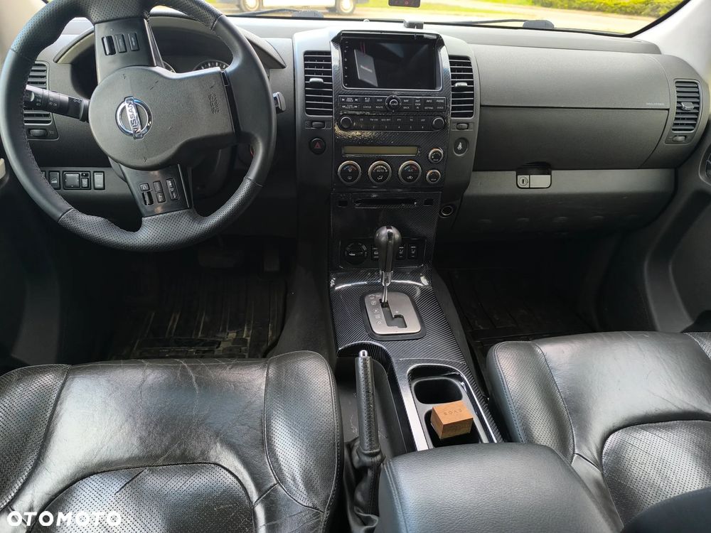 Nissan Pathfinder 2.5 D LE - 15