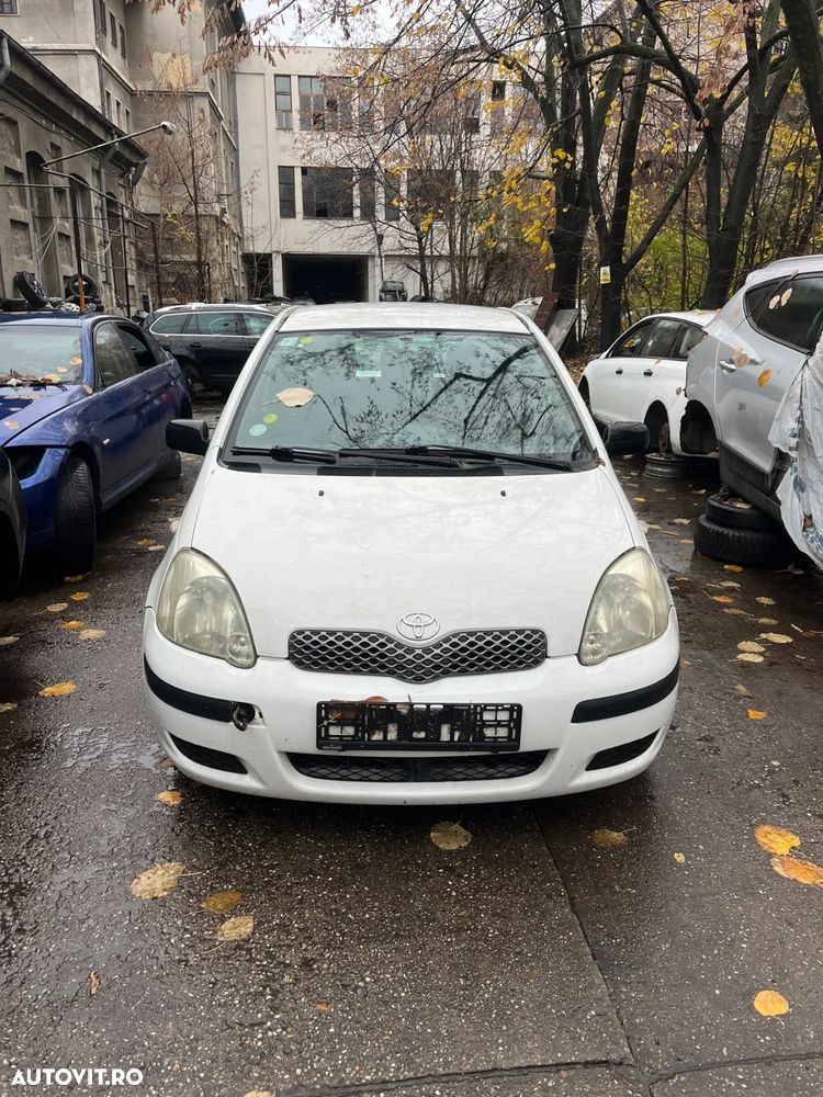 Dezmembrez Toyota Yaris alb benzina 2005 VVT-I - 1