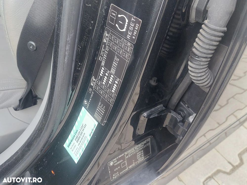 BMW Seria 3 325i - 23