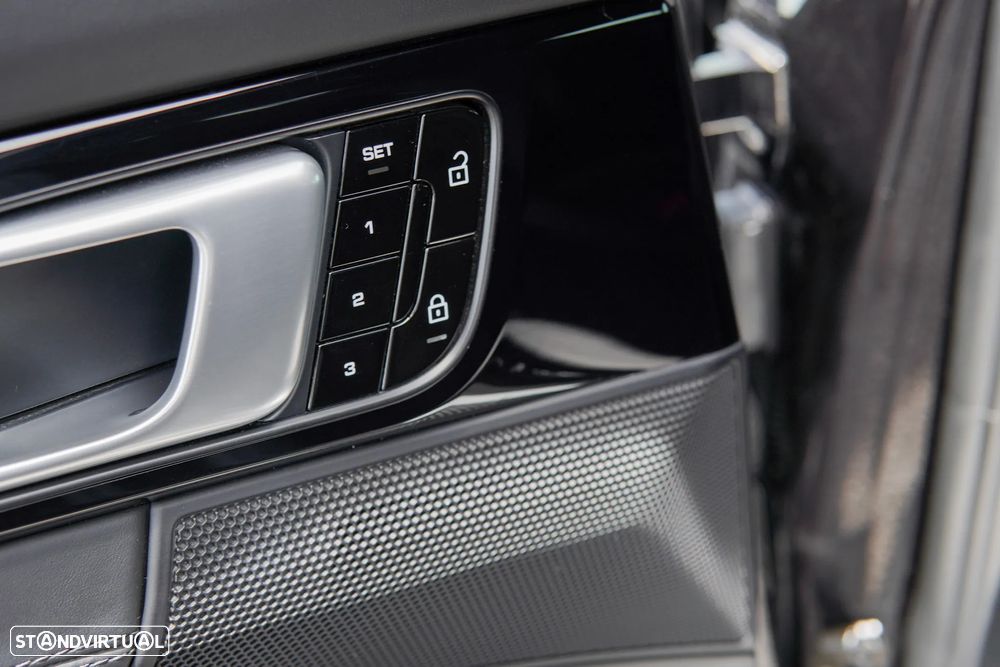 Porsche Panamera 4 E-Hybrid 10 Years Edition - 44