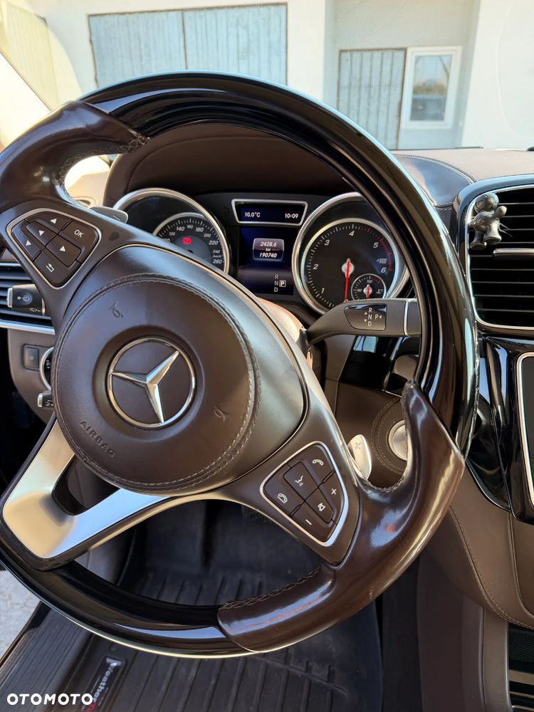 Mercedes-Benz GLS - 13