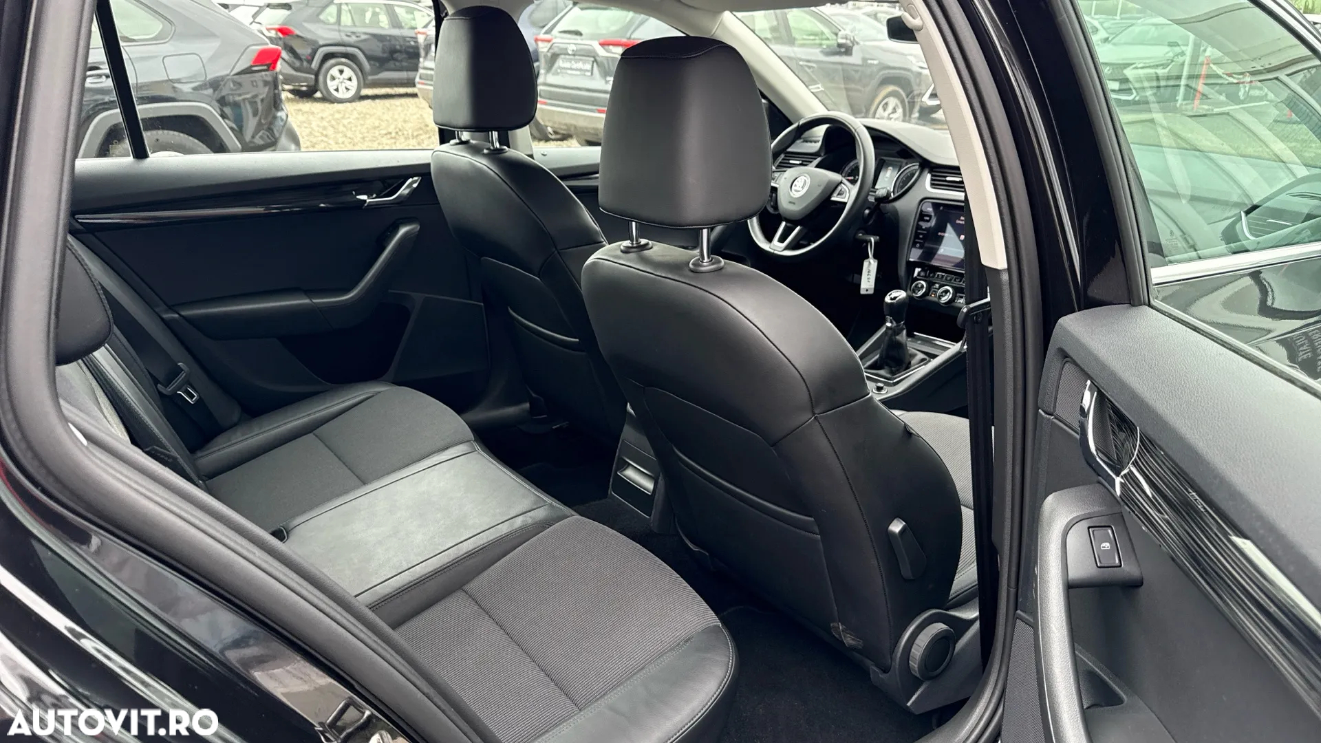 Skoda Octavia Combi Diesel 1.6 TDI Style - 7