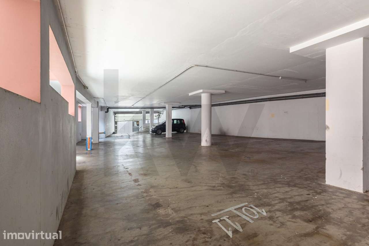 Loja com 341m2 no centro do Funchal na Rua da Carreira e Rua do Surdo - Grande imagem: 3/31