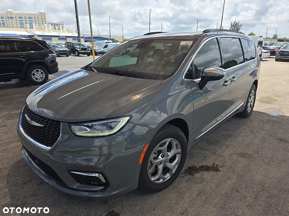 Chrysler Pacifica - 1