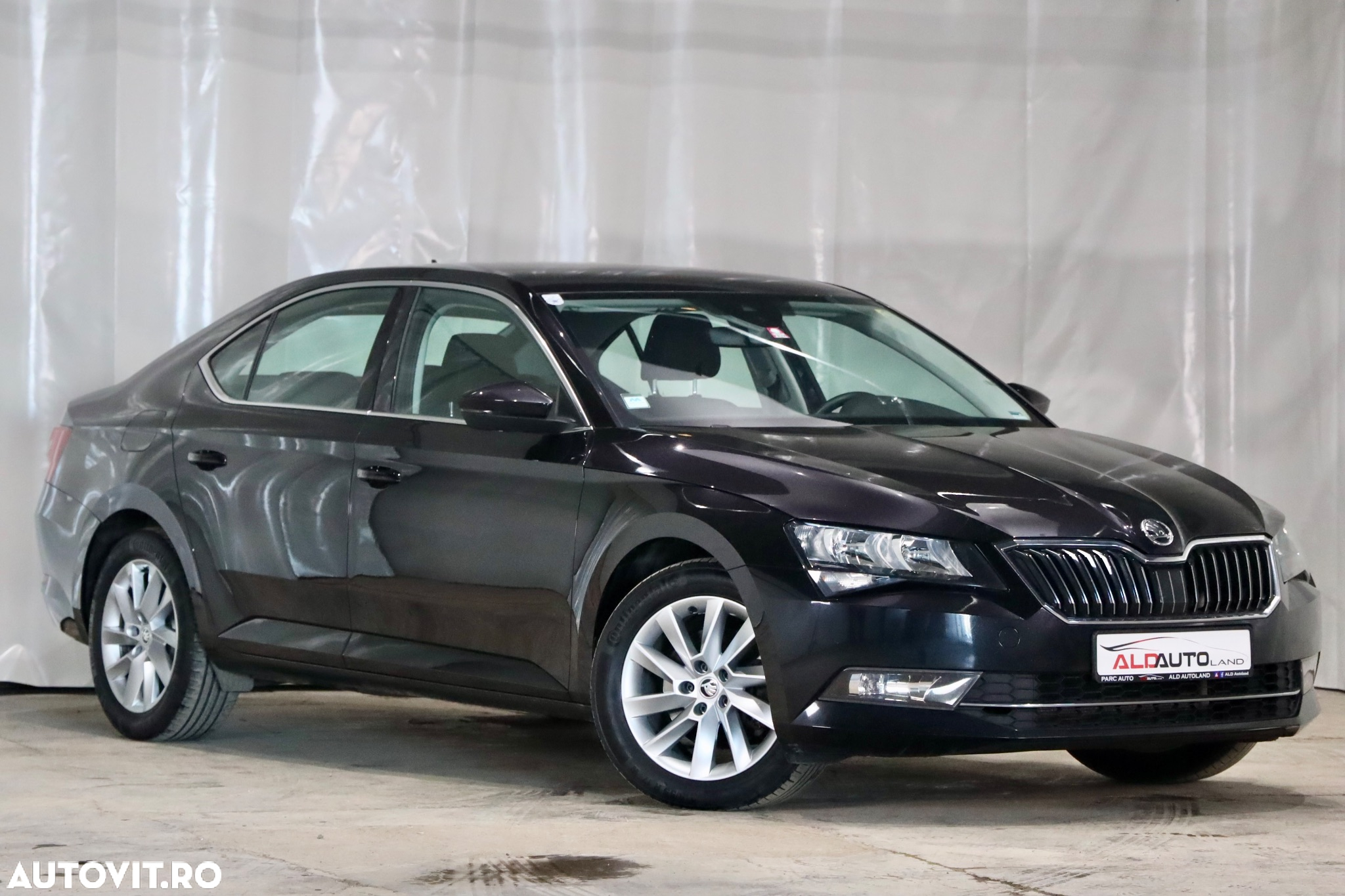 Skoda Superb 2.0 TDI DSG Style - 4