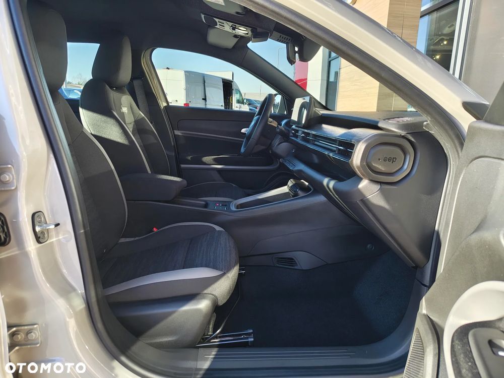 Jeep Avenger 1.2 T3 mHEV Longitude FWD eDCT6 - 25