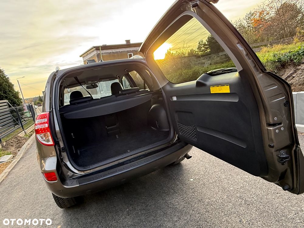 Toyota RAV4 2.0 VVT-i Premium - 38