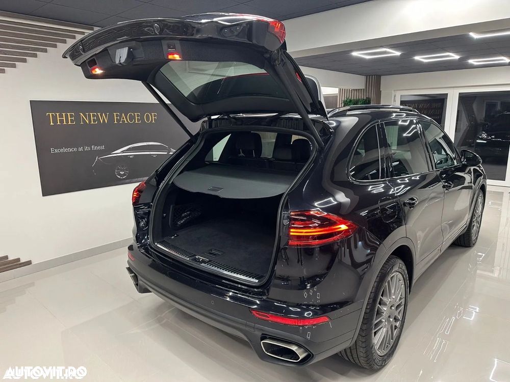 Porsche Cayenne 3.0 L - 20