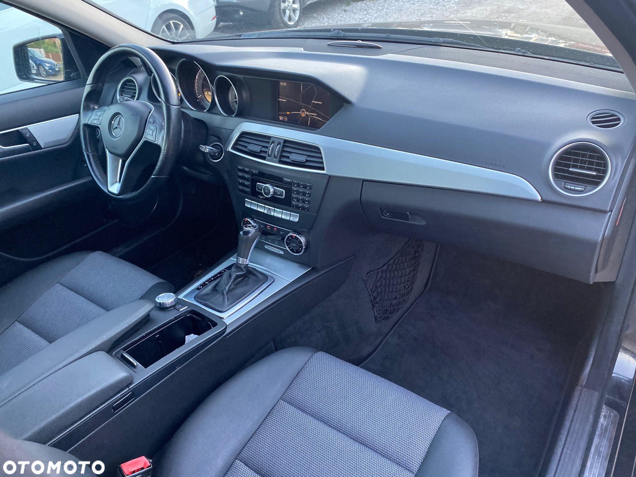 Mercedes-Benz Klasa C 180 CGI Automatik BlueEFFICIENCY Avantgarde - 22