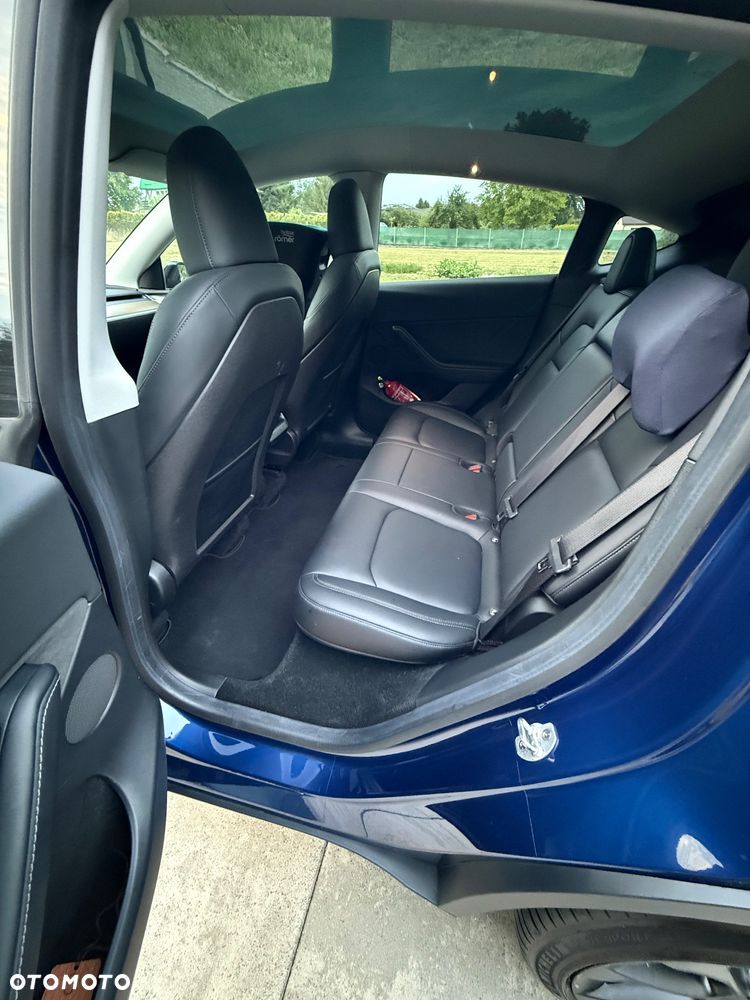 Tesla Model Y Long Range AWD - 28