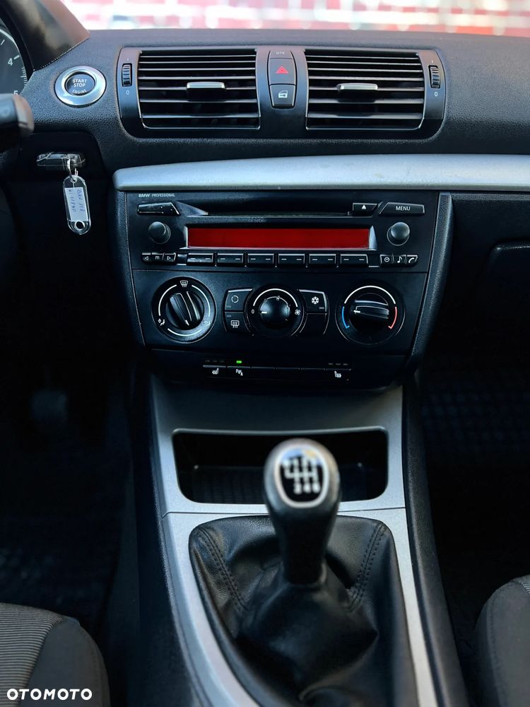 BMW Seria 1 118d - 29