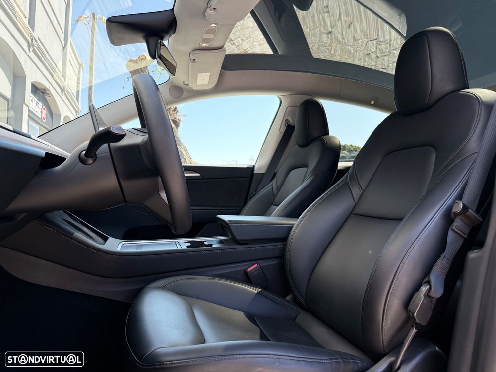 Tesla Model Y Long Range Dual Motor AWD - 14