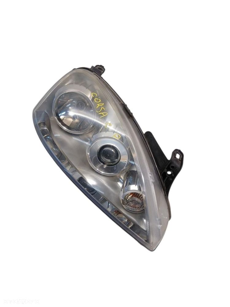 LAMPA PRAWA PRZEDNIA PRZÓD OPEL CORSA C 13100536 - 2