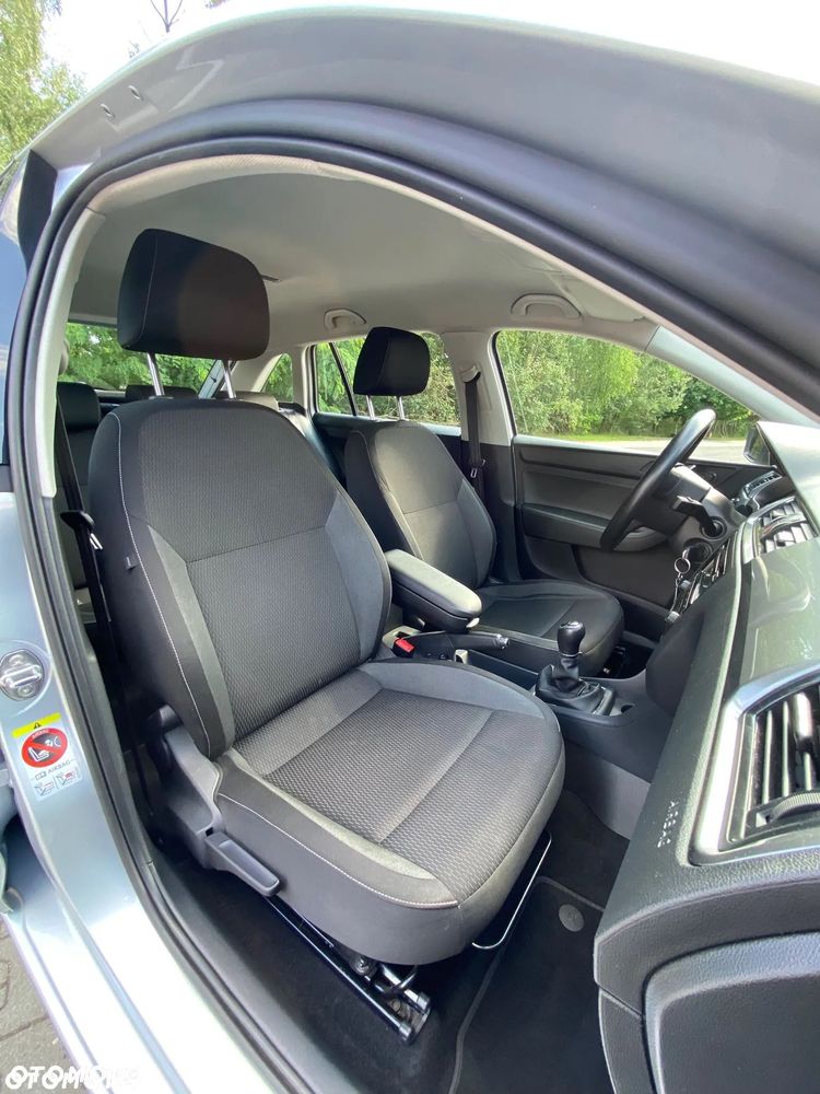 Skoda RAPID 1.2 TSI Active - 24