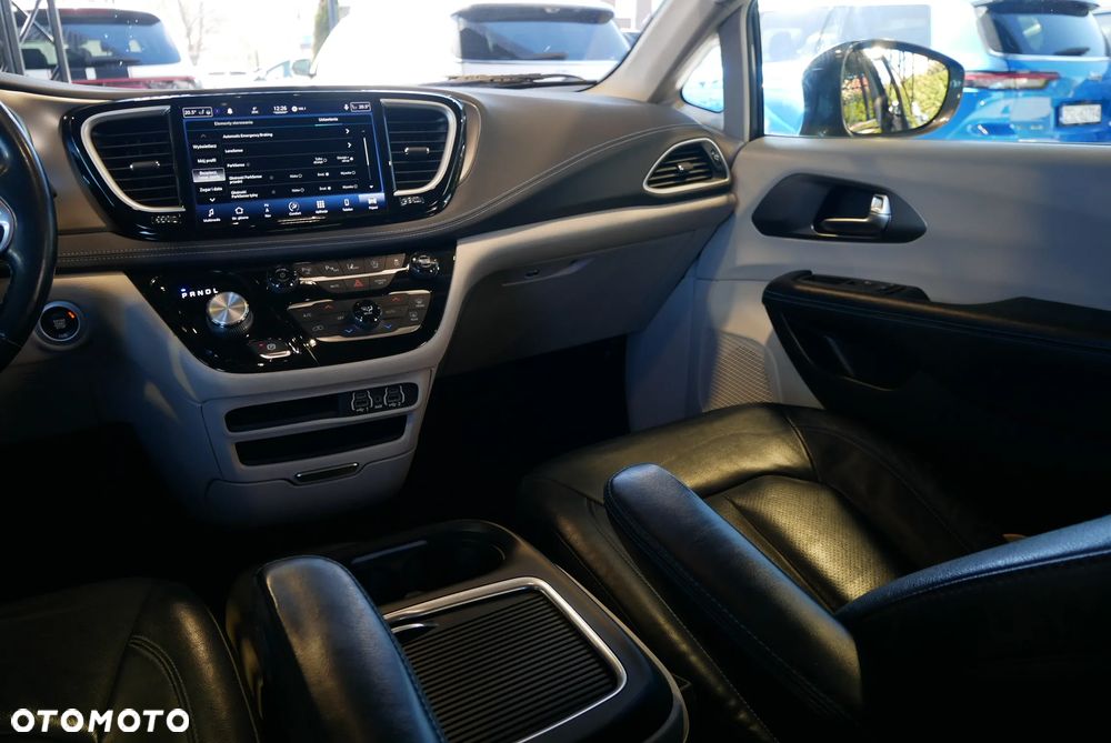 Chrysler Pacifica - 18