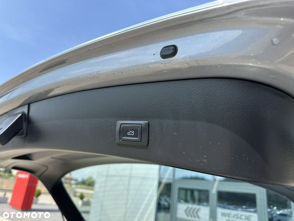 Audi A6 Avant 2.0 TDI Ultra S tronic - 34