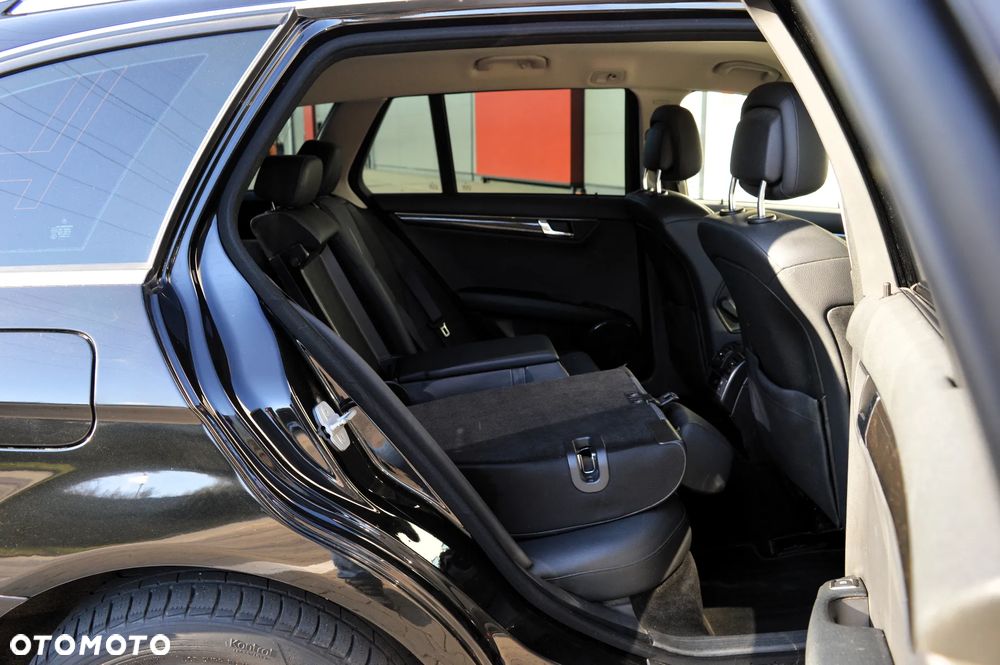 Mercedes-Benz Klasa C 180 Kompressor BlueEFFICIENCY Elegance - 13