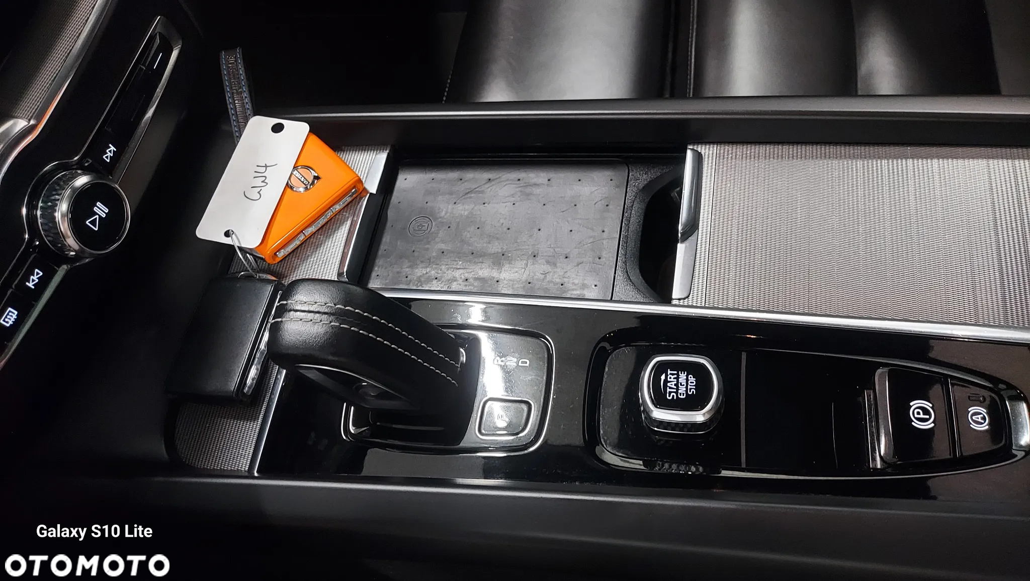 Volvo XC 60 B4 D Plus Dark - 22