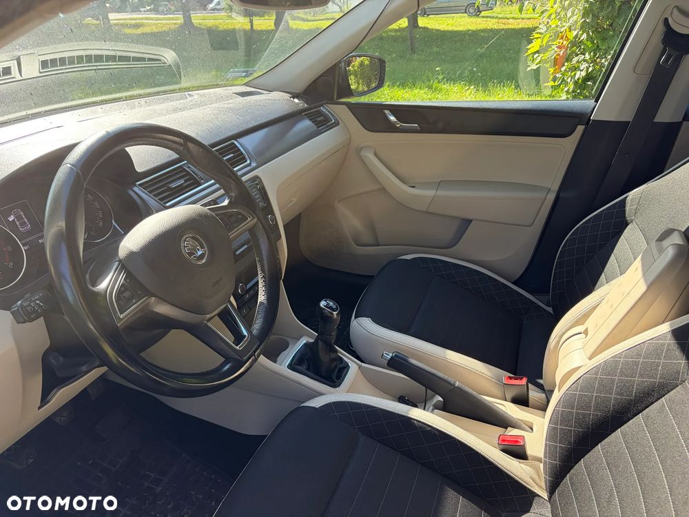 Skoda RAPID 1.2 TSI Style - 4