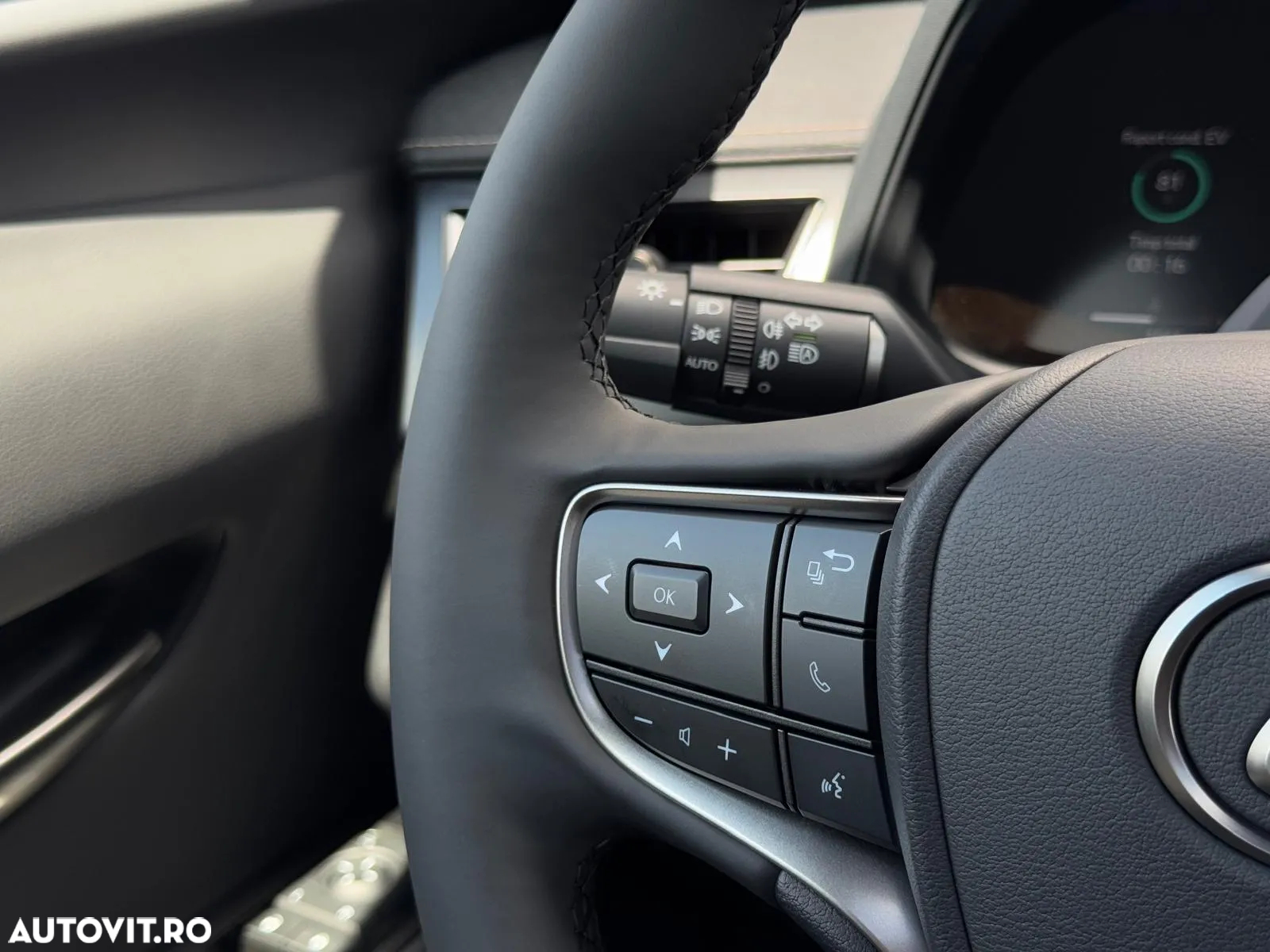 Lexus UX 300h FWD CVT HEV F Sport Design - 23
