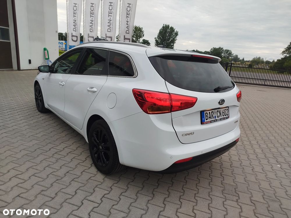 Kia Ceed 1.6 CRDi 128 Dream-Team Edition - 6