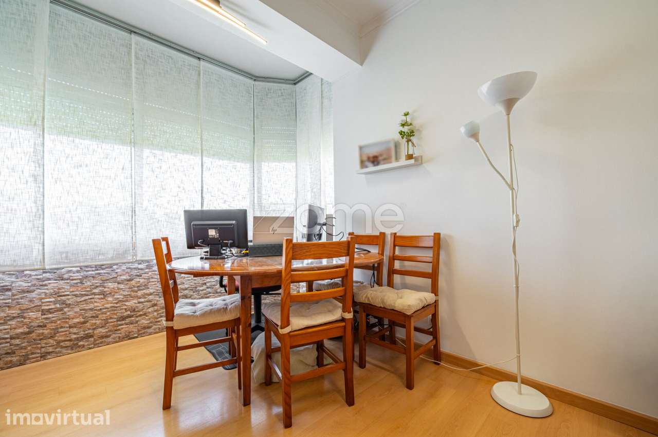 T2 Remodelado | Varanda Fechada | Excelente Localização na Amadora - Grande imagem: 3/20